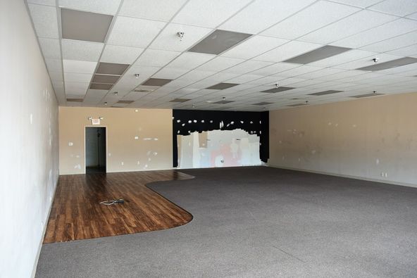 Manhattan Place Shopping Center: 1175 Oak Ridge Turnpike, Oak Ridge, TN 37830